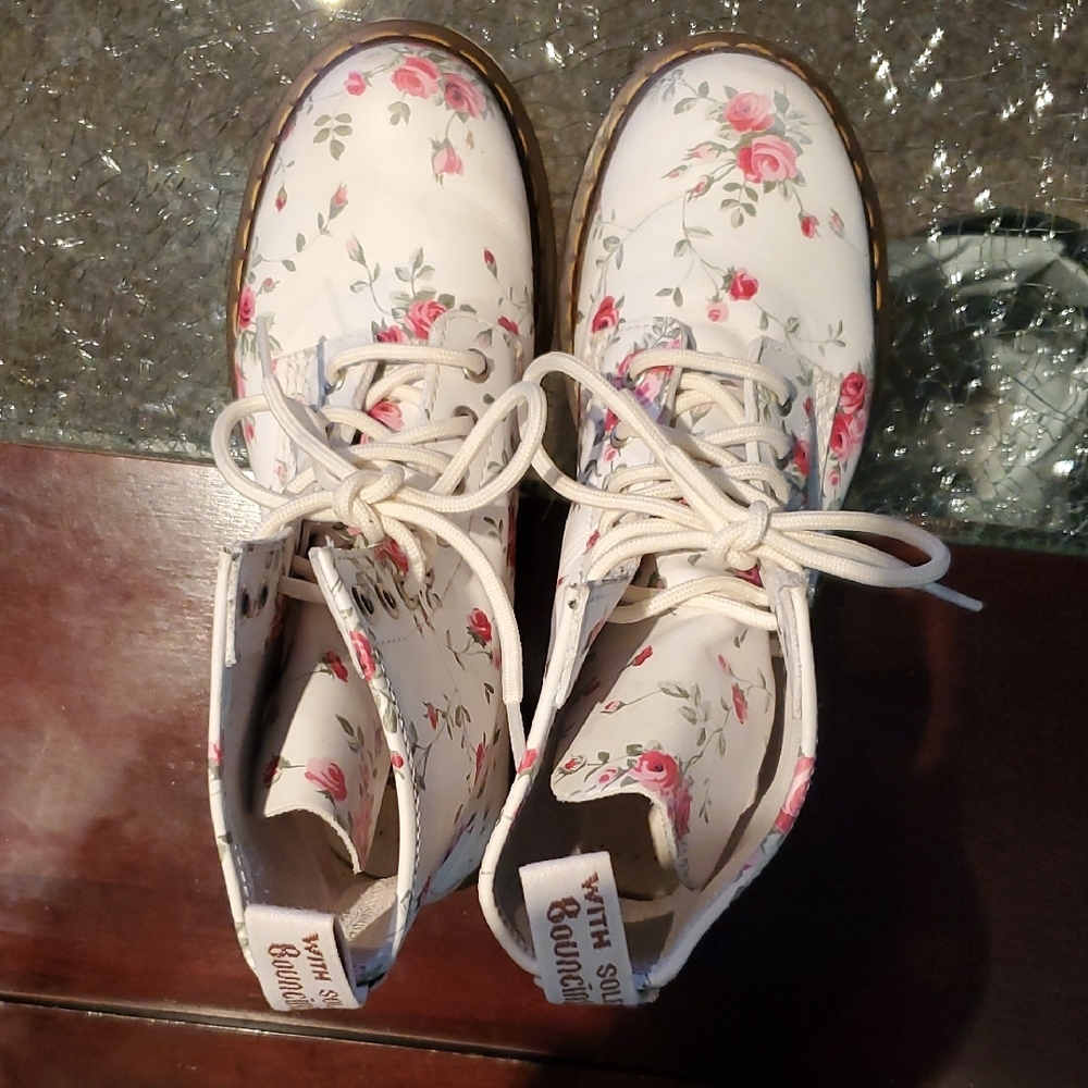 doc marten genuine leather creamy white rose floral combat boots womens 7 11821 - Picture 10 of 11